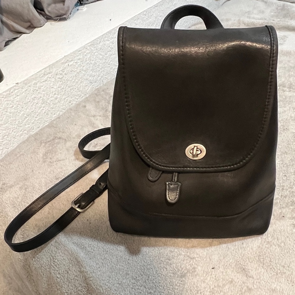 It’s a 90’s Vintage Coach bag